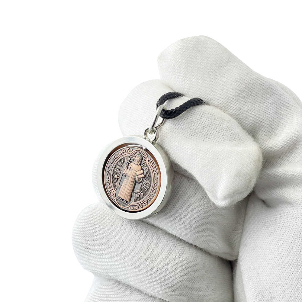 قلادة جديدة بتميمة القديس بيني - مراجعة Jewelry & Watches Spółka Z Ograniczoną Odpowiedzialnością Sp Z Oo وسعره