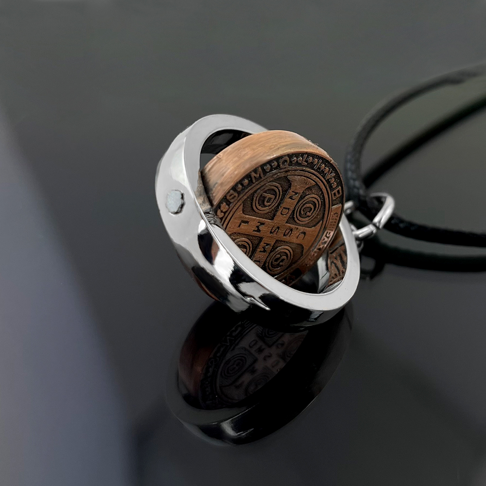 قلادة جديدة بتميمة القديس بيني - مراجعة Jewelry & Watches Spółka Z Ograniczoną Odpowiedzialnością Sp Z Oo وسعره